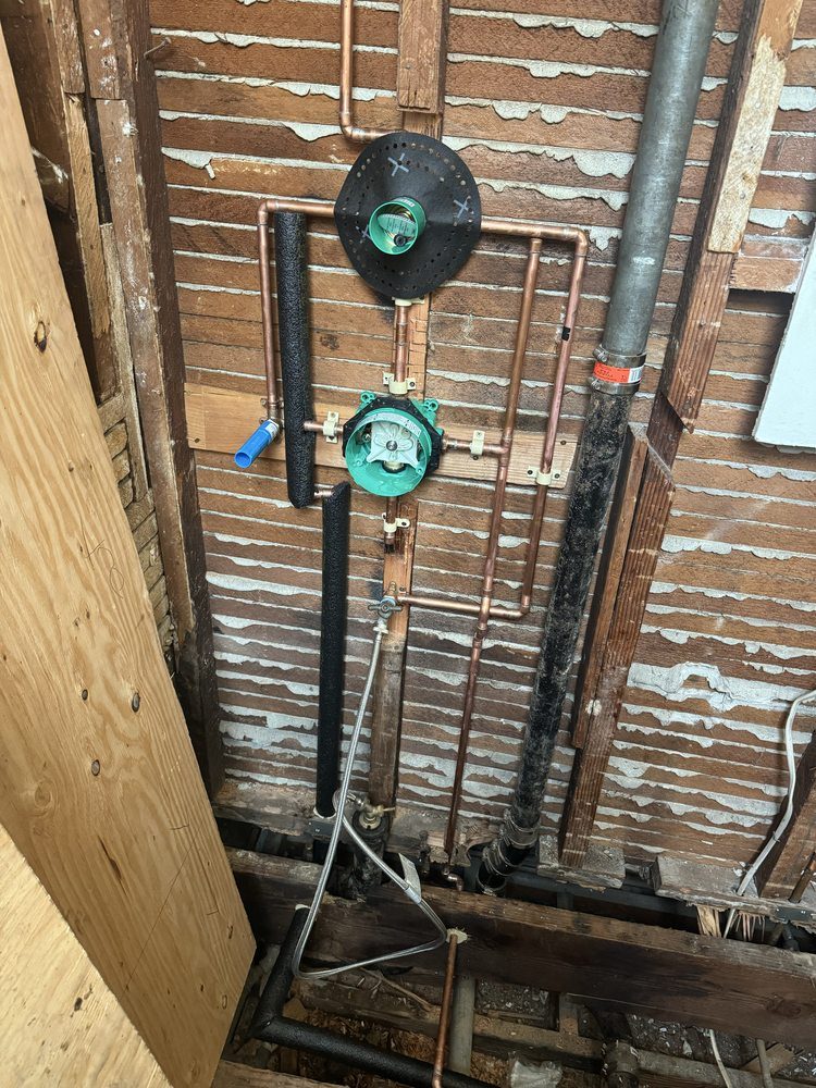 Water heater plumbing manifold installation